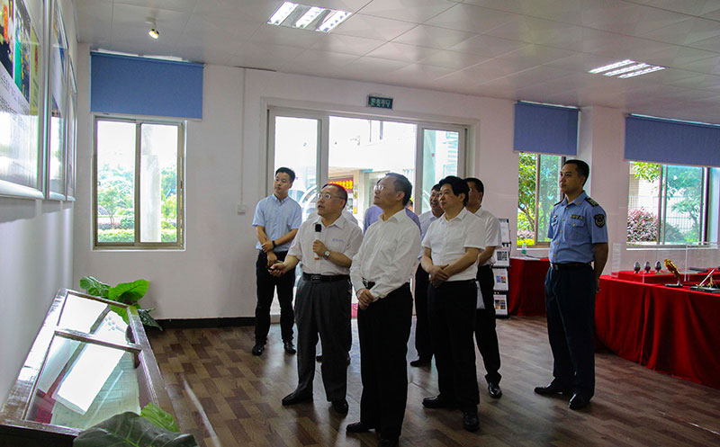長(cháng)沙市委副書(shū)記、市長(cháng)胡忠雄一行蒞臨頂立科技調研