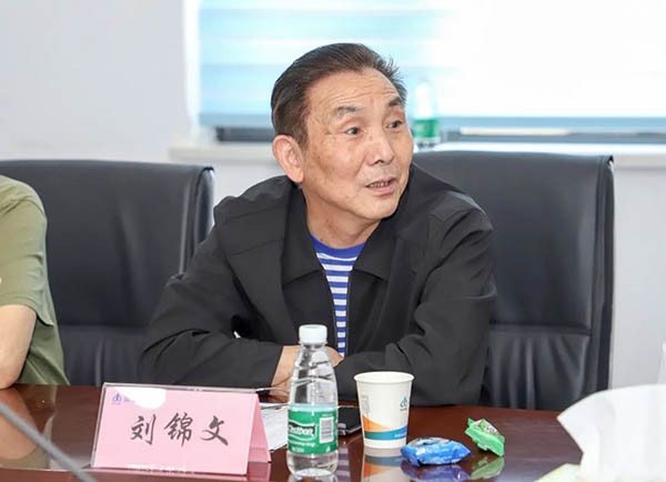 湖南省機械工程學(xué)會(huì )常務(wù)副秘書(shū)長(cháng)劉錦文致辭.jpg