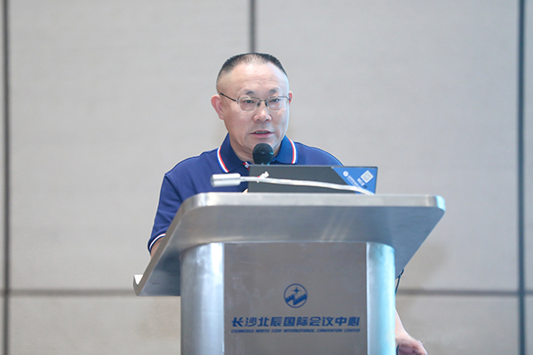 頂立科技董事長(cháng)戴煜博士 中國有色智庫湘江論壇作報告.jpg