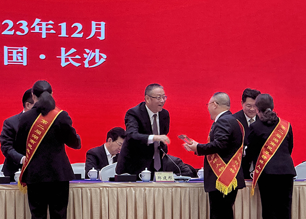 頂立科技董事長(cháng)戴煜獲“湖南民革第二屆十大榜樣人物”稱(chēng)號 (3).jpg