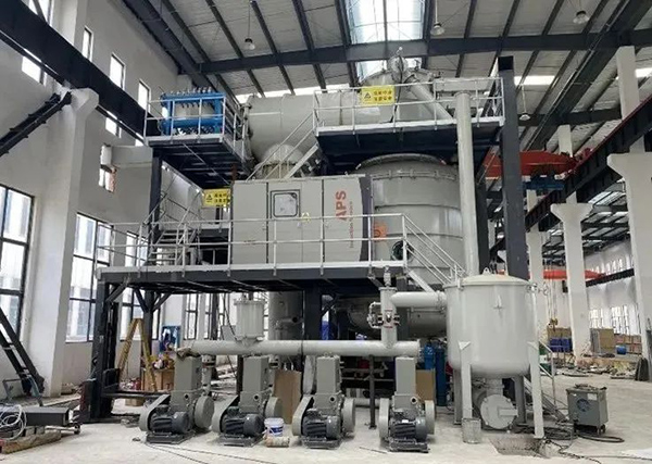 大型立式連續式高溫爐成功交付，顯著(zhù)提升CC材料高溫石墨化生產(chǎn)效能.jpg